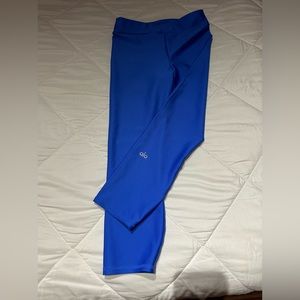 Alo midi leggings. Very soft. Only worn a few times. Like new.